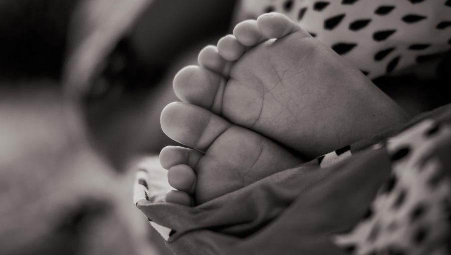baby-feet-900